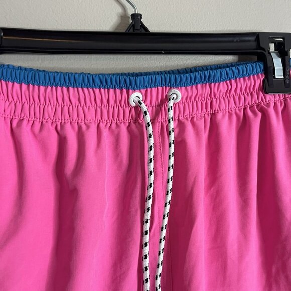 Chubbies Size Medium 5.5" Inseam Pink Lined Swim Trunks - Picture 2 of 5